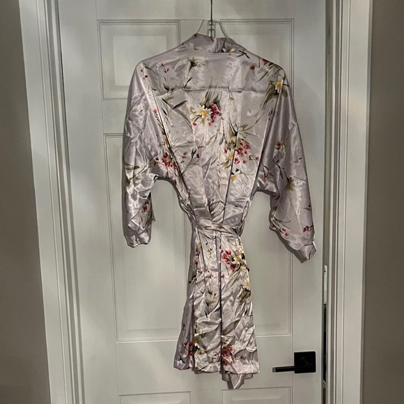 Floral Satin Robe - Picture 4 of 5